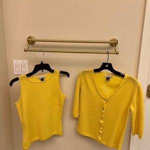 St . John 2 piece Top sweater Cardigan set size XS P